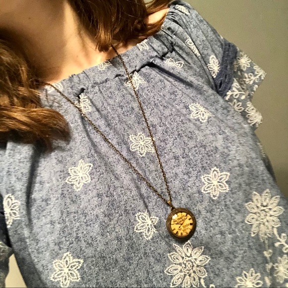 “So many books, so little time” necklace - Picture 4 of 5